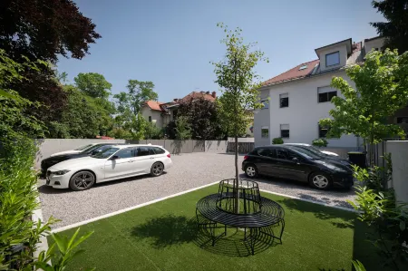 Vila Emona Отели рядом с достопримечательностью «EGO Lecta»