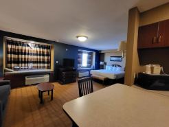 Starkville Inn & Suites