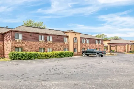 Quality Inn & Suites Отели рядом с достопримечательностью «Computing and Information Technology»