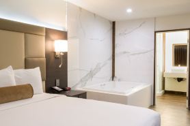 Hotel Xilo Glendale