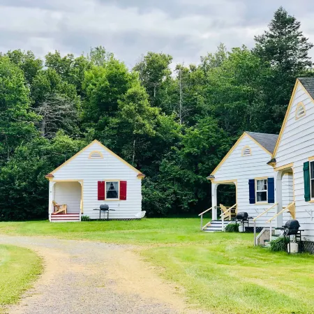 Green Gables Bungalow Court