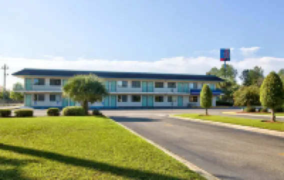 Motel 6 Valdosta, GA - University Hotels in 
