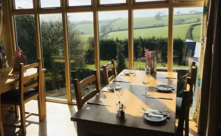 The Poltimore Pods Отели в г. Туитчен