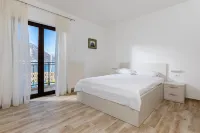 Apartments Miramar