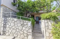 Rooms Roza Hotels in Vrboska