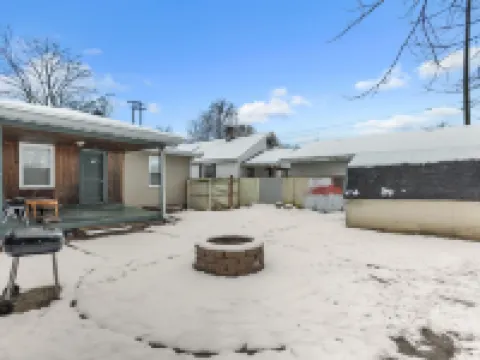 Lovely Pet Friendly Three Bedroom in Desirable Urbandale Location! 3 Home by Redawning Hotels in Wyoming