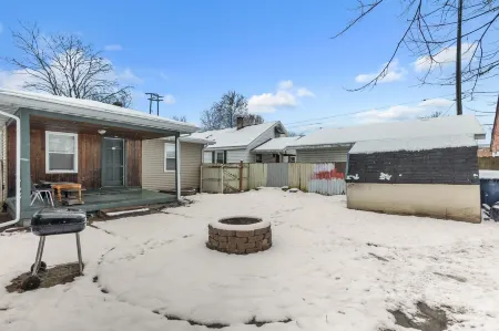 Lovely Pet Friendly Three Bedroom in Desirable Urbandale Location! 3 Home by Redawning Отели рядом с достопримечательностью «Парк Лемери»