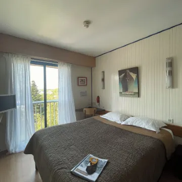 Hotel Arcantis le Voltaire Hotels near Couvent des Jaconins