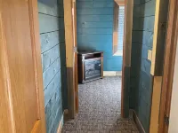 The Covered Porch Hideaway - Lakeside Tiny House Rental - Sleeps 4 Hotels in Rock County