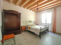 House in the woods. Hotels in Dolo