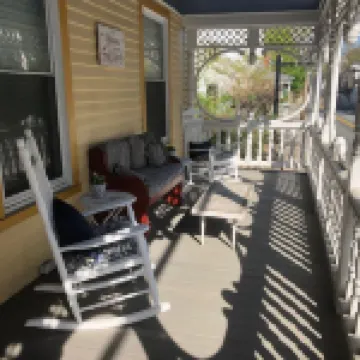 3B/1FB/Kitchen, Center of Town, The Cottage @ the Manor