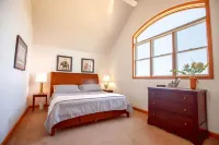 HEATED pool/waterfront/private pier/tennis/hot tub/kayaks/SUPs/8bed 6bath