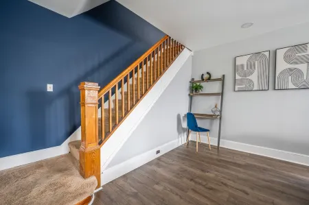 Lavish 3 Bedroom 1 Bath house-10 minutes to EWR/ FREE parking for multiple cars.