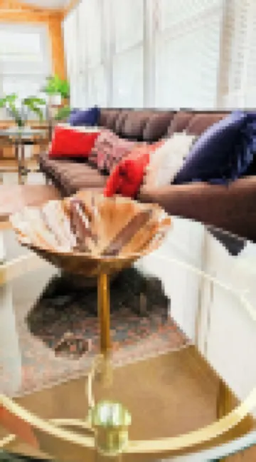 2Br/2BA, Clean, Comfy & Steps from Dining & Sound w/ Tesla Charging Station