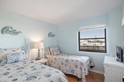 Luxurious Retreat - Indoor Pool, Hot Tub, Tennis & More