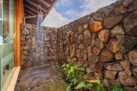 Private Plunge Pool and Access to Exclusive Amenities - Elegant Oasis