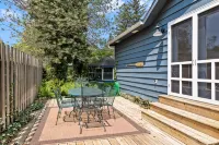 1 Block to Private Beach, Deck, Grill & Firepit