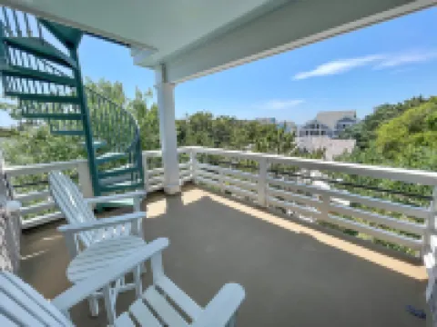 Harbor Front Living and Shared Dock - Beautiful Coastal Retreat