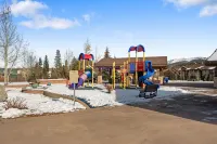 Covered Patio and Community Hot Tub - Stunning Mountain Haven Hotel di Grand County