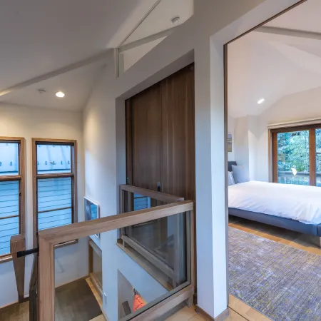 Walk to skiing and Main, Spectacular Old Town 4br Modern Home, Hot Tub, Fireplace, Outdoor firepit