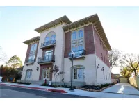 Chic Condo Steps from Bentonville Square Hotels in Bentonville