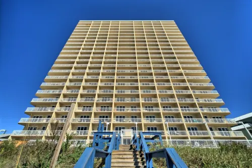 Beachfront Views and Gourmet Kitchen - Stunning Coastal Retreat Hotels in Lower Grand Lagoon