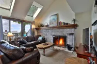 Ski in Ski Out Condo with Spa and Fireplace - Gorgeous Mountain Retreat Hotels in Clarendon