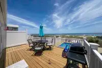 Oceanfront with Heated Pool and Stunning Views - Elegant Coastal Haven 新漢諾威縣住宿飯店