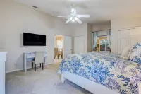 Fantastic home near beaches & docks with heated saltwater pool & office Hotels in Sebastian