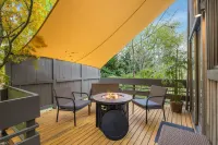 Cozy Hot Tub and Scenic Trails - Charming Contemporary Haven Hotel a Kenmore