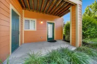 Spacious Condo with Fitness Center and Sauna - Chic Tranquil Retreat Hotels in Kootenai County