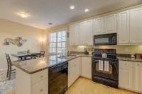 Spacious Living with Private Suites and Community Pool - Elegant Oasis Hotels in Richland County