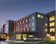 Holiday Inn Express & Suites Madison Central Hôtels à : Monona