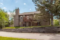 Seasonal Pool and Hot Tub Access - Charming Ski Retreat Hotels in Snyderville