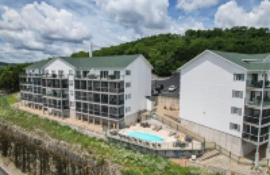 Stunning Lake Views and Access to Three Pools - Serene Getaway