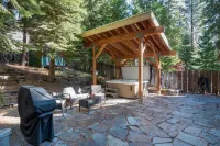 Darling mountain cabin with a private hot tub, WiFi, wood stove, & washer/dryer