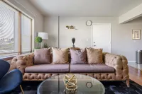 Flexible Check-In and Free Parking Spaces - Stunning Cozy Retreat