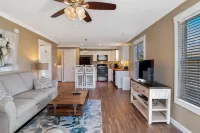 Tranquil Getaway with Private Entrance and Kitchen - Unique Retreat