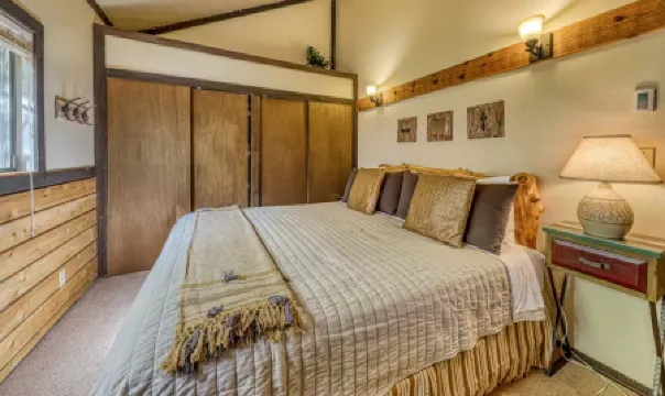 Cozy Fireplace and Scenic Deck - Charming Mountain Retreat