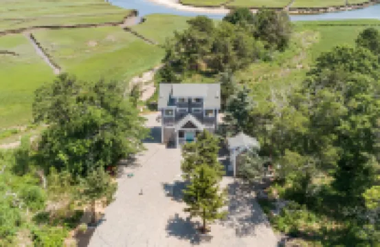 Private Beach Access and Scenic Serenity - Enchanting Hideaway 桑威奇酒店