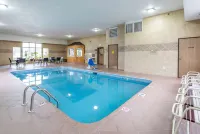 Super 8 by Wyndham Big Rapids - Swimmingpools