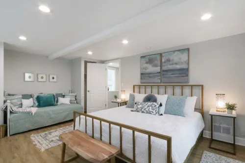 Serene Haven - Close to Main, Lake Views, WiFi, Parking Hotels in Lake Geneva
