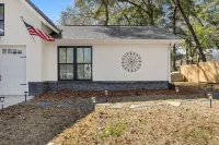 Teacup Cottage in the Heart of Historic Summerville