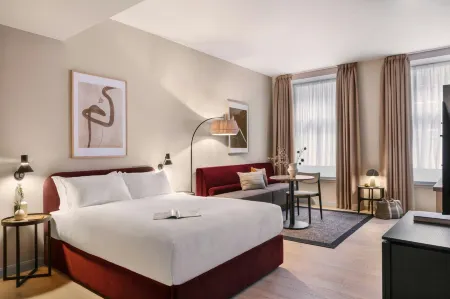 Sonder at The Teacher