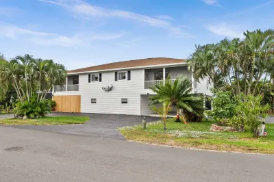 NEW Coastal Waterfront Retreat 1