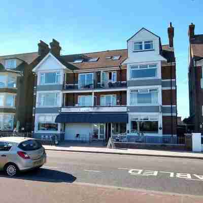 Harbour Flats Hotel Exterior