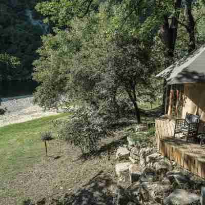 Prehistoric Lodge Hotel Exterior