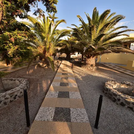 Caldera View Resort - Adults Only Отели рядом с достопримечательностью «Пляж Камбия»