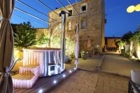 Maison DIX Hotels in Faugeres