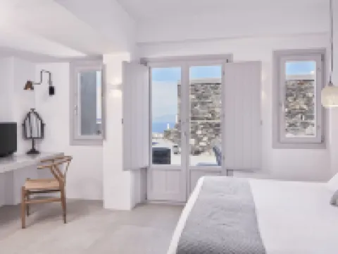 Elysian Santorini Hotels in Finikia